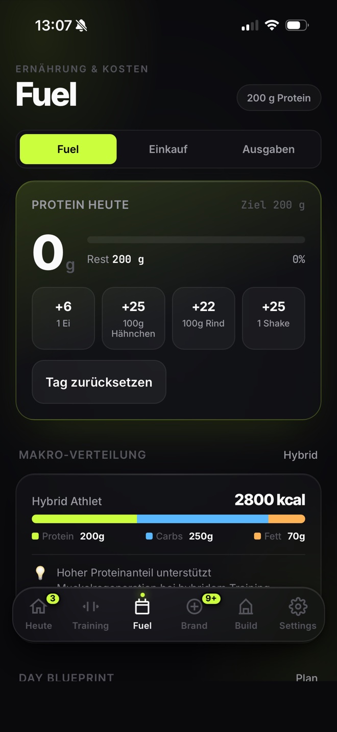 Fuel-Screen mit Protein-Ziel, Schnell-Erfassung und Makro-Verteilung für einen Hybrid-Athleten.