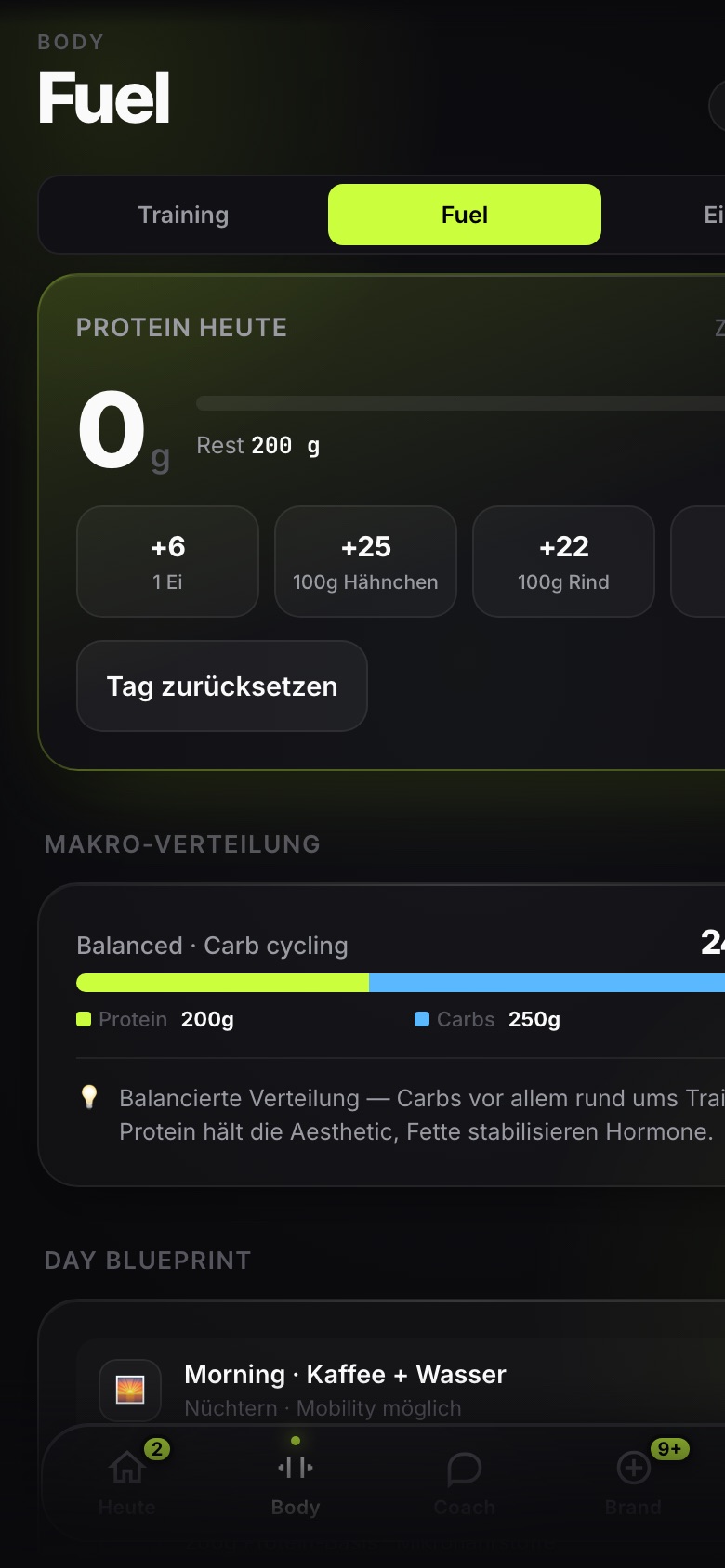 Fuel-Screen mit Protein-Ziel, 1-Tap-Erfassung und Makro-Verteilung für einen Hybrid-Athleten.